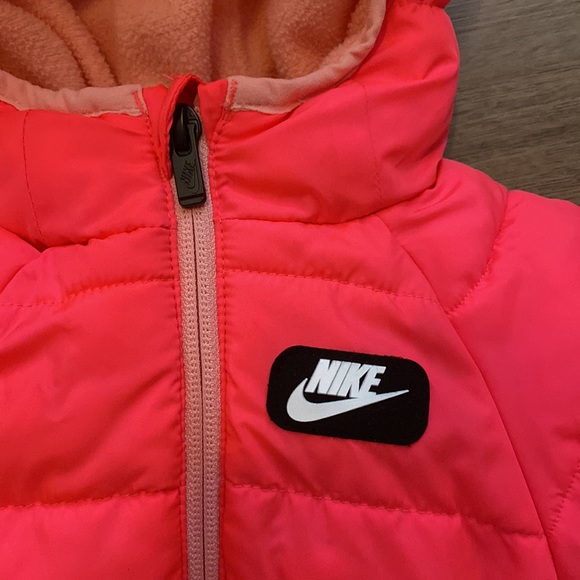 NIKE // - Picture 3 of 4